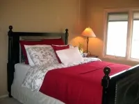 Picture Perfect Luxury Red River Ski Chalet ON THE RIVER w/ HOT TUB