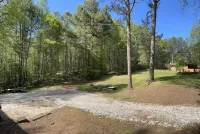 Cozy cottage quiet and secluded but close to everything.