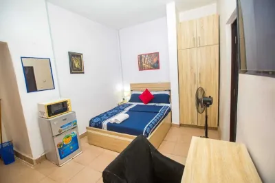 AJI (1.0) | 1 Bed Studio Space (Ijegun, Lagos) Hotel in zona Lagos State University