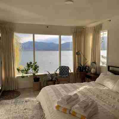 Private Lakefront Beach House off Naramata Bench Rooms