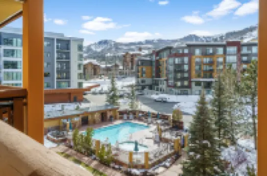 Charming and spacious Sundial Lodge condo in the heart of Canyons Village