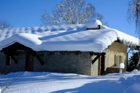 Villa with infinity pool, Spa,private garden, patio, barbecue,Monviso Unesco area.