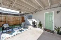 8Min to Beach by Car/King Bed/Fenced Yard/Prking Lake Villa Park附近的飯店