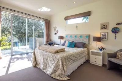 Bonnie Doon l Be My Guest Waiheke
