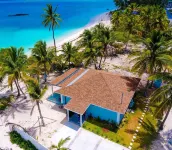 2 bedroom 2 bathroom beach house, beach right at your door steps,