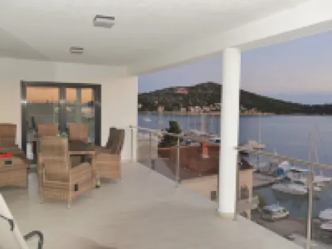 Villa Pina Tisno TOP Luxury penthouse Panorama with fantastic sea view Hoteles en Tisno