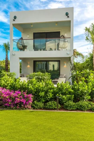Villa DelEvan 4A / 1-bedroom villa on the Grace Bay Beach,