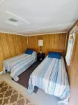 Sunset Pines Cottage Ipperwash ~ minutes to beach!