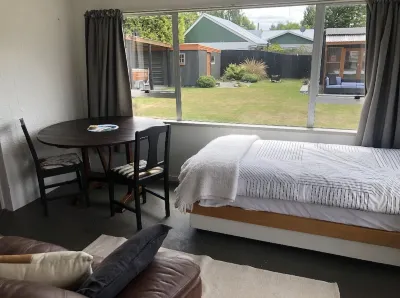 Spacious 3 Bedroom house. 2 minute walk to  Fairlie town & famous  pies! Отели рядом с достопримечательностью «Gem Alpaca Stud»