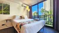 Waikiki Spacious Modern Remodel. w/Pool & Hot tub - Sleeps 3