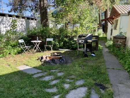 The Pine Marten ~ Easy access to Glacier National Park Отели рядом с достопримечательностью «Montana Vortex and House of Mystery»