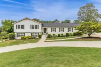 4BR Stay: Pet-Friendly, Sunroom, Fence & Fire Pit Hotels in Wade Hampton