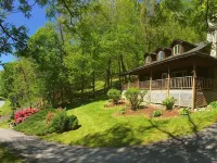 Casual comfort between Boone & Sugar. A retreat w/ soul, High Country centered. Hotels in Seven Devils