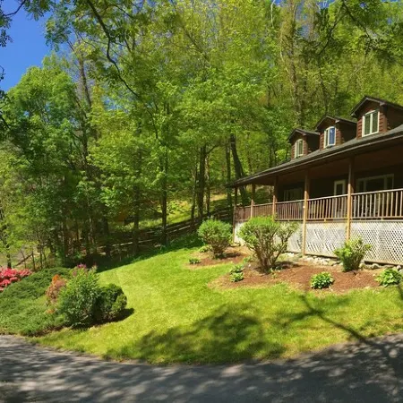 Casual comfort between Boone & Sugar. A retreat w/ soul, High Country centered.