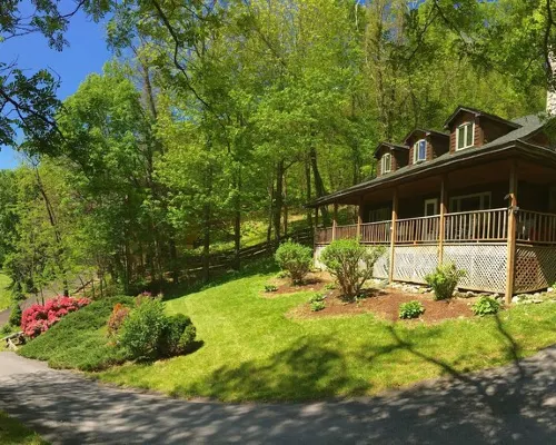 Casual comfort between Boone & Sugar. A retreat w/ soul, High Country centered. 세븐 데빌스 호텔