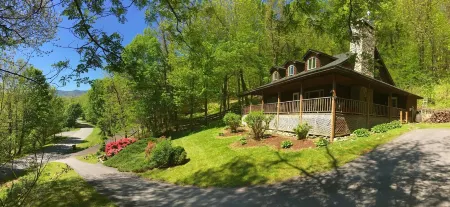 Casual comfort between Boone & Sugar. A retreat w/ soul, High Country centered.