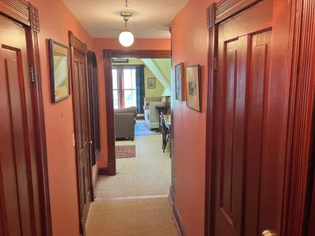 Lovely C.1890 Flat with Garden in Historic Downtown