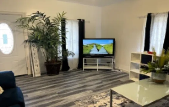 Amazing Hannibal Home - Eitaly’s on Paris