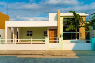 5 minutes walk to the beach! private pool beautiful home Hotels near MC Músic y Celulares