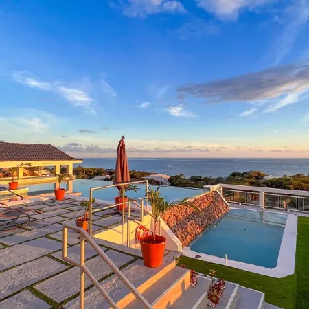 Coral Bay Chateau - Luxury Villa in Treasure Beach