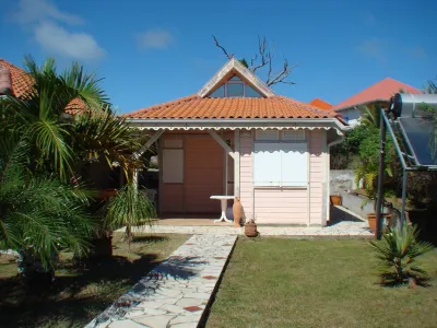 Villa Mahogany and its bungalow in Sainte Anne Hotels near Parc urbain pour enfants