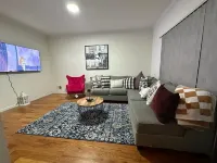 Luxury 3 bedroom home 3 minutes to EWR