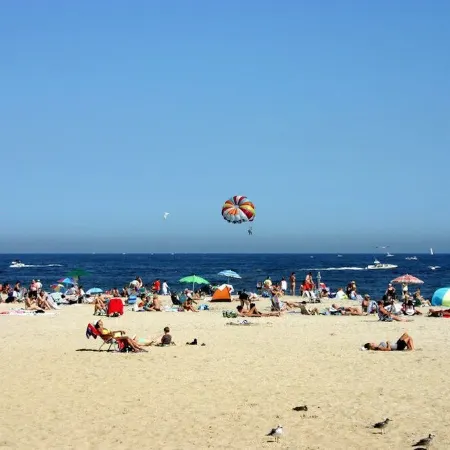 Family vacation! 3 min walk to beach & boardwalk, Free coffee and beach passes