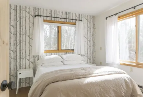 Escape to this private, charming, up north cabin overlooking 8th Crow Wing Lake