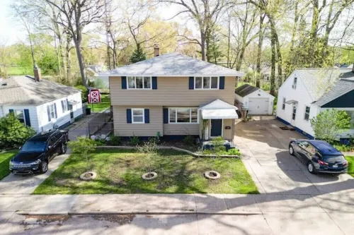 Harding Lakeside Getaway| 8 bedroom sleeps 16! Hotels in Muskegon