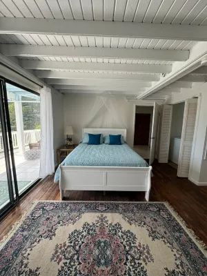 Authentic Island Stay, Budget-Friendly Cottage, Peaceful Setting, Stunning Views