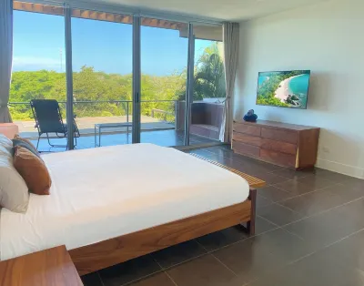 Pura Vida Luxury Villa W/King, Hotub, Pool, Yoga Platform Minutes from Beach
