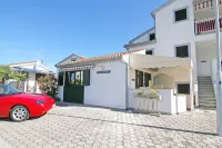 Holiday house Malibu with great location in Porec for 3 people, only 300m from the beach Hotels in Brulo