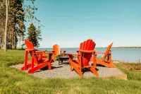 Unwind by the Sea at The Salty Pearl: Your Charming Coastal Log Cottage Hotels in Colchester County