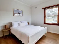 Calypso on Collins - Ocean Views, Town Centre Hotels in Kiama