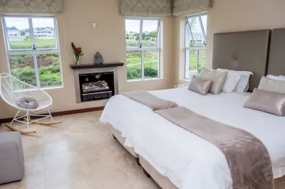Modern house, solar-heated pool & stunning views, at Kingswood Golf Resort