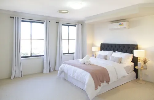 Spacious, Sunlit & Recently Renovated Family Home - 4BD & Hotel Quality Bedding