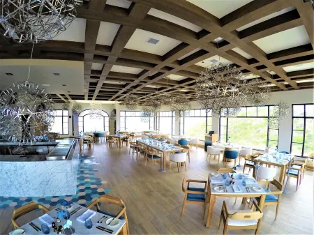 BOOK EARLY!  Luxury Three Bedroom Private Residence at FIVE STAR RESORT!