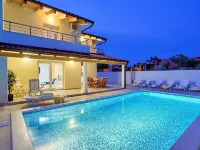 Exclusive  Star Villa with Pool Near Umag -  case vacanza in affitto