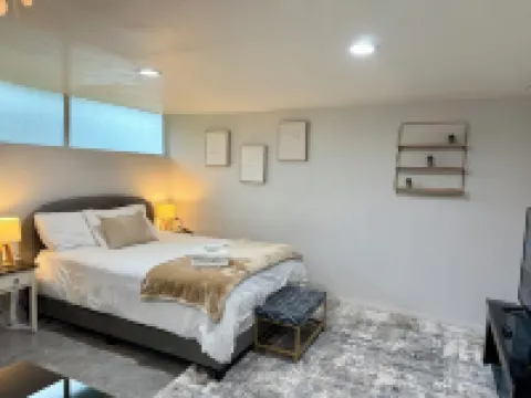 Clean City Studio near DTLA w/ Private Yard & FREE Parking