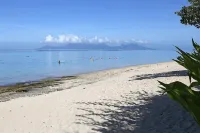 Independent 1BR Apartment, 5 min walk to the beach, restaurants and shops