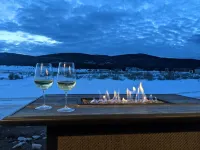 Mountain Views. Hot Tub. Fireplace. Minutes from the slopes