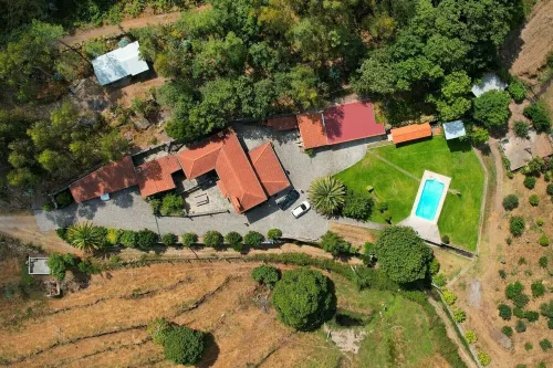 Farmhouse with pool and fireplace 20m from Spain!