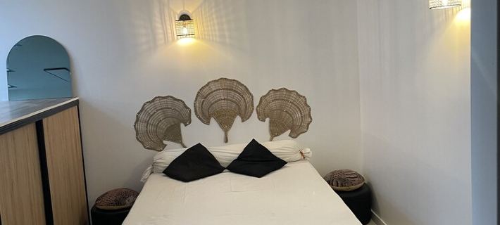 In villa center, air-conditioned, T3 80 M2 terrace /garden + parking 4/5 people Hotels in Cassis