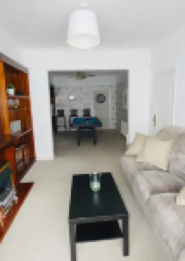 Clean & Cosy 3 Bed House with Free Pvt Parking