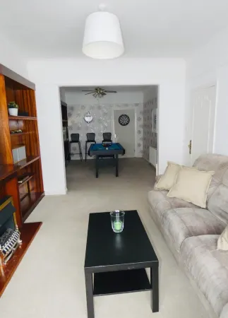 Clean & Cosy 3 Bed House with Free Pvt Parking Отели рядом со станцией West Croydon