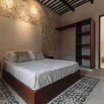 Spacious 1-floor House, Outdoor Oasis in Centro Rooms