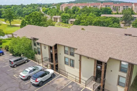 Book a Holiday Escape Today! Xmas Tree, Fireplace, Indoor Pools & Golf Discounts Отели в г. Брэнсон