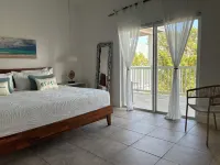 Ocean Pearl Bimini Bay Entire Condo Close to Pool with an optional golf cart のホテル