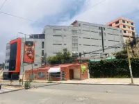 Hotel Gran Aurum Hotels near Triplets Bridge