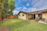 Spacious Oceanside Family Home w/ Fenced-in Yard - Homestays